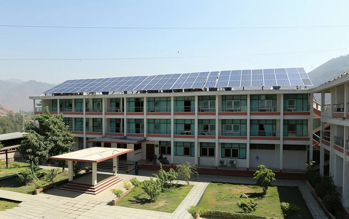 Educational facility powered by rooftop solar panels